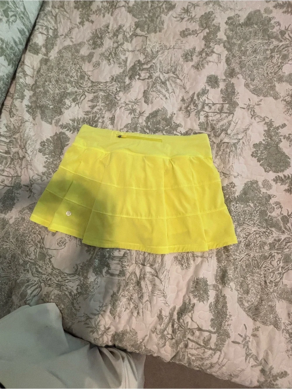 Lululemon sz 8 Pace Rival Highlight Yellow Skirt tenniscore athleisure running